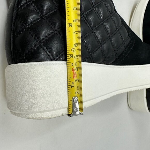 Clarks Ankle Boots Layton Scene black leather zip quilted Size 9.5M - Picture 11 of 13